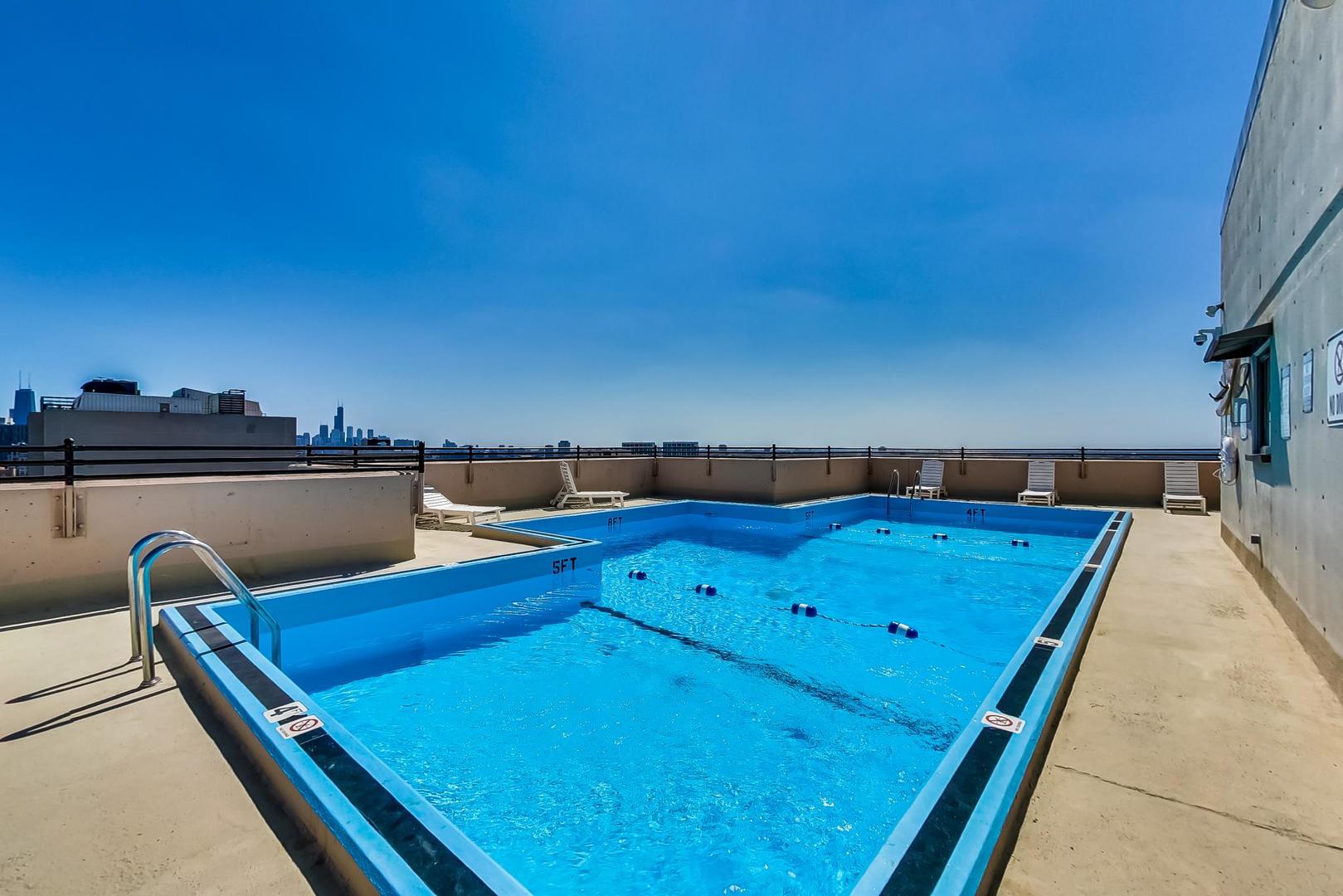 2754 North Hampden Court Chicago IL 60614