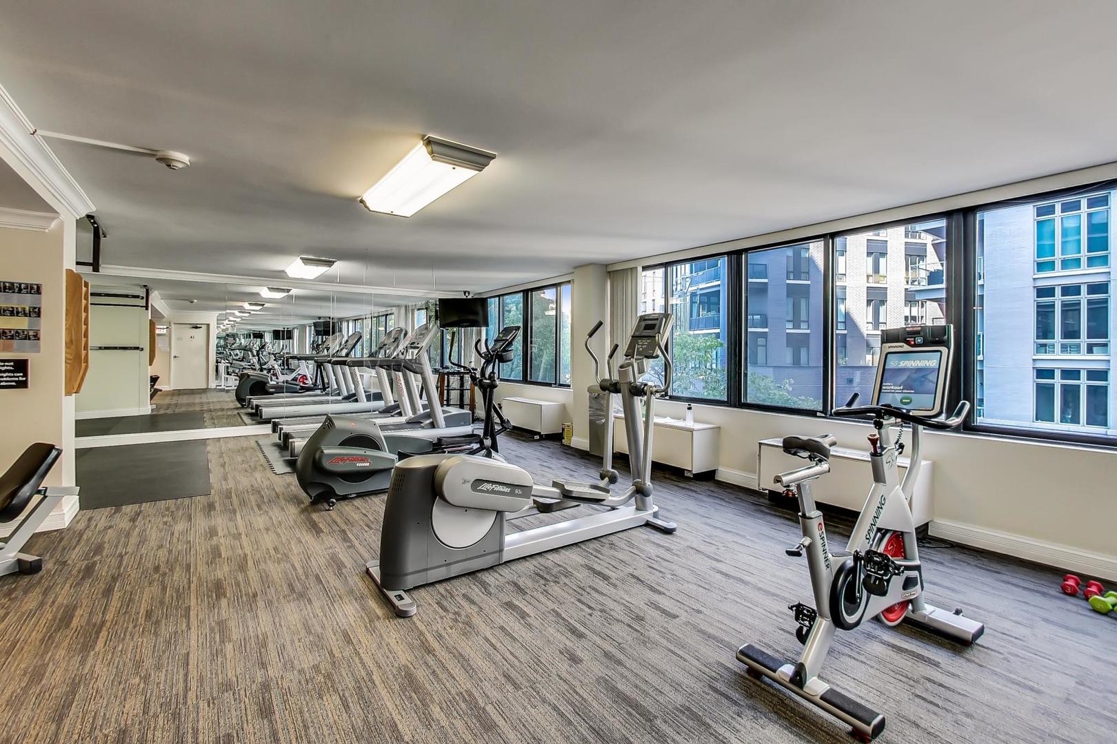 2754 North Hampden Court Chicago IL 60614