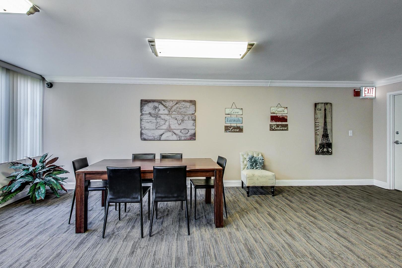 2754 North Hampden Court Chicago IL 60614