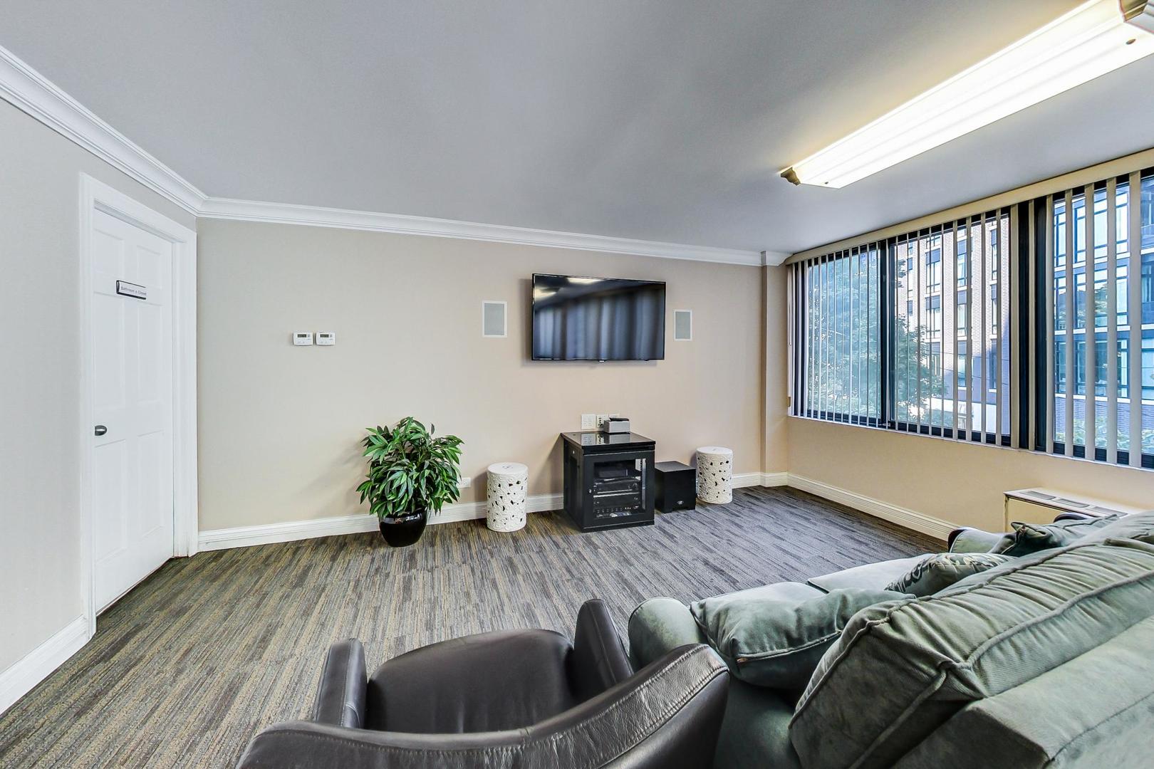 2754 North Hampden Court Chicago IL 60614