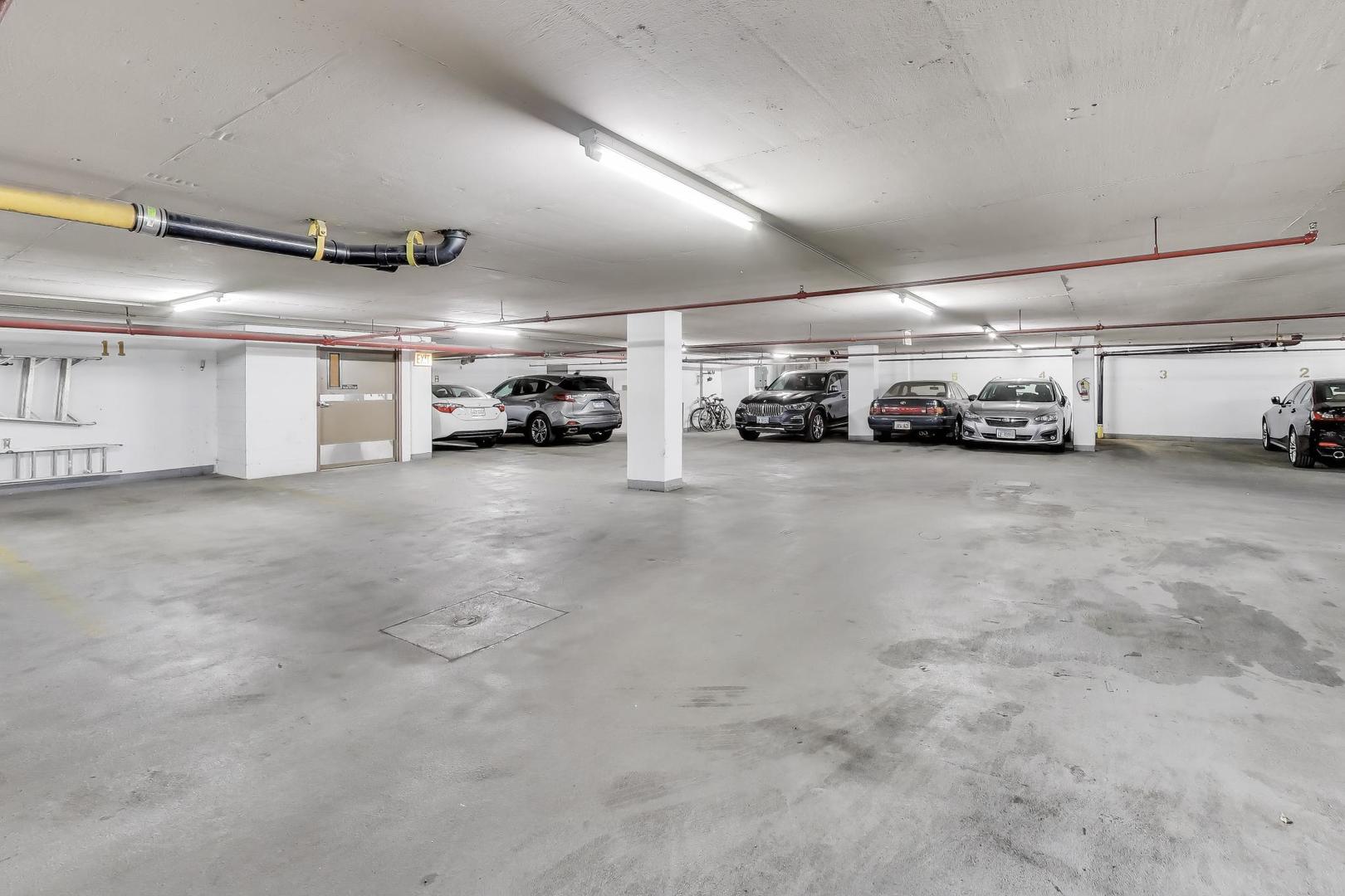 2754 North Hampden Court Chicago IL 60614