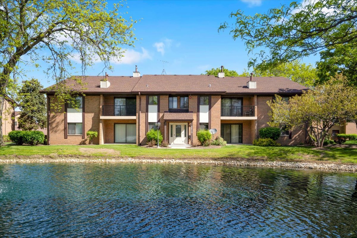 2213 Wharf Drive Woodridge IL 60517