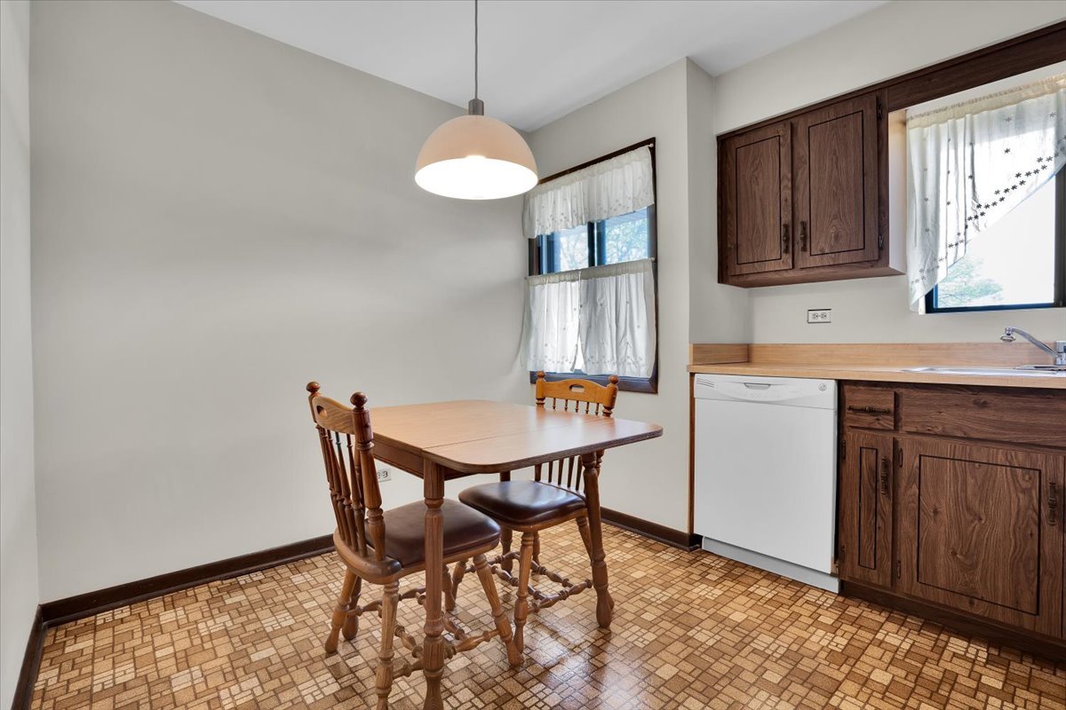 2213 Wharf Drive Woodridge IL 60517
