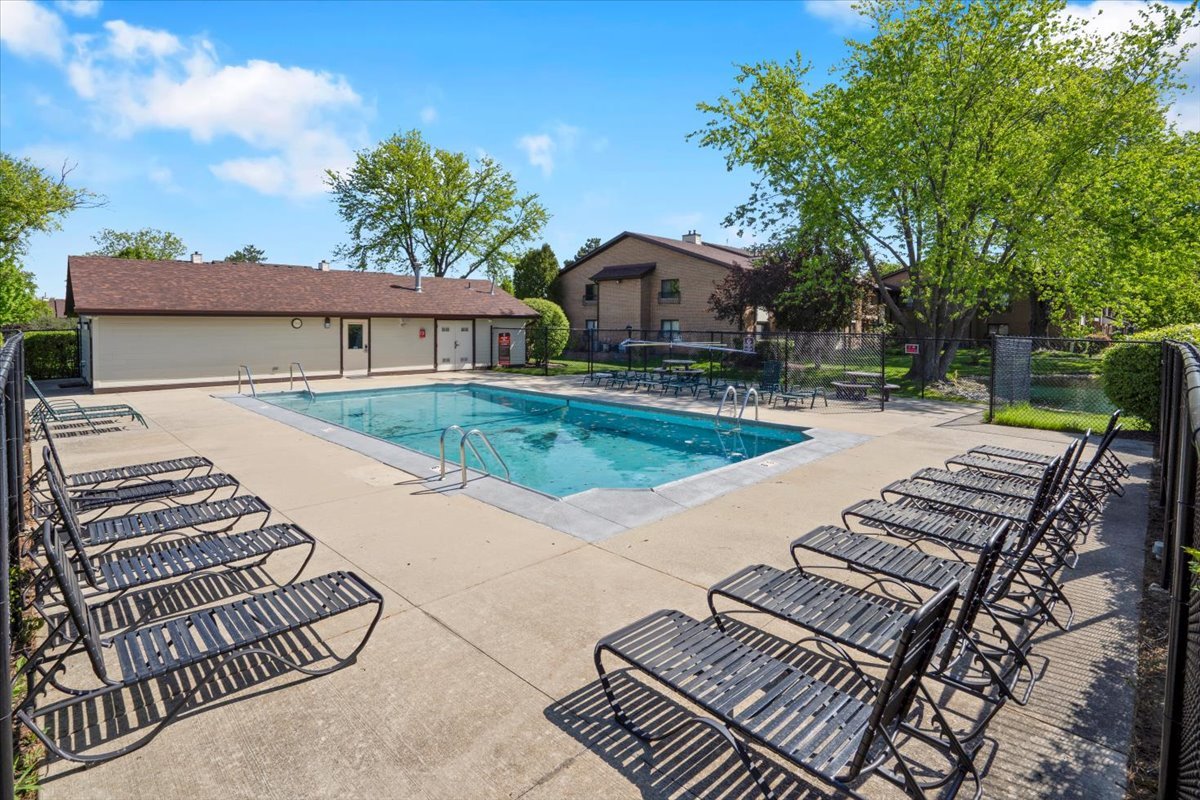 2213 Wharf Drive Woodridge IL 60517