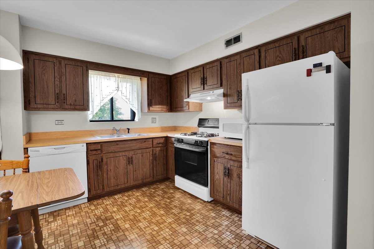 2213 Wharf Drive Woodridge IL 60517