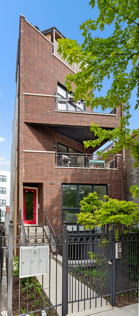 1061 North Marshfield Avenue Chicago IL 60622