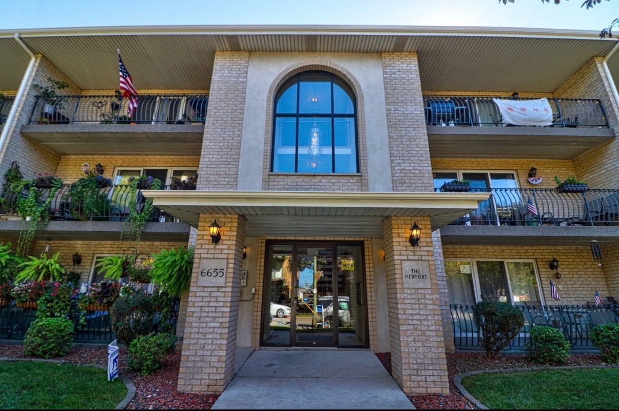 6655 West 64th Place Chicago IL 60638