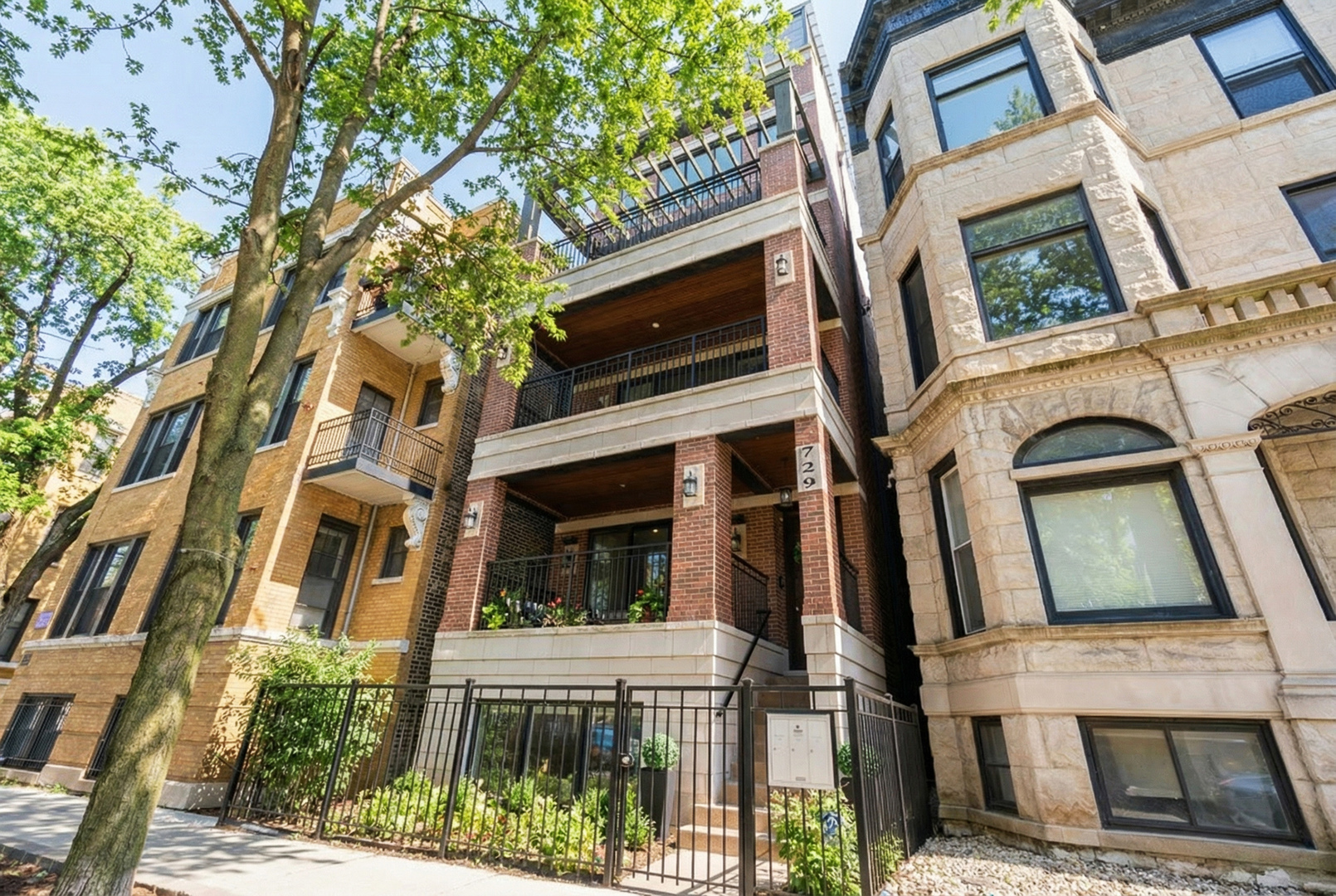 729 West Barry Avenue Chicago IL 60657