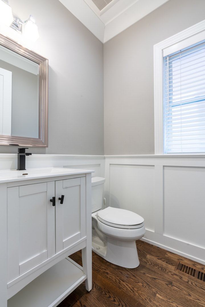 729 West Barry Avenue Chicago IL 60657