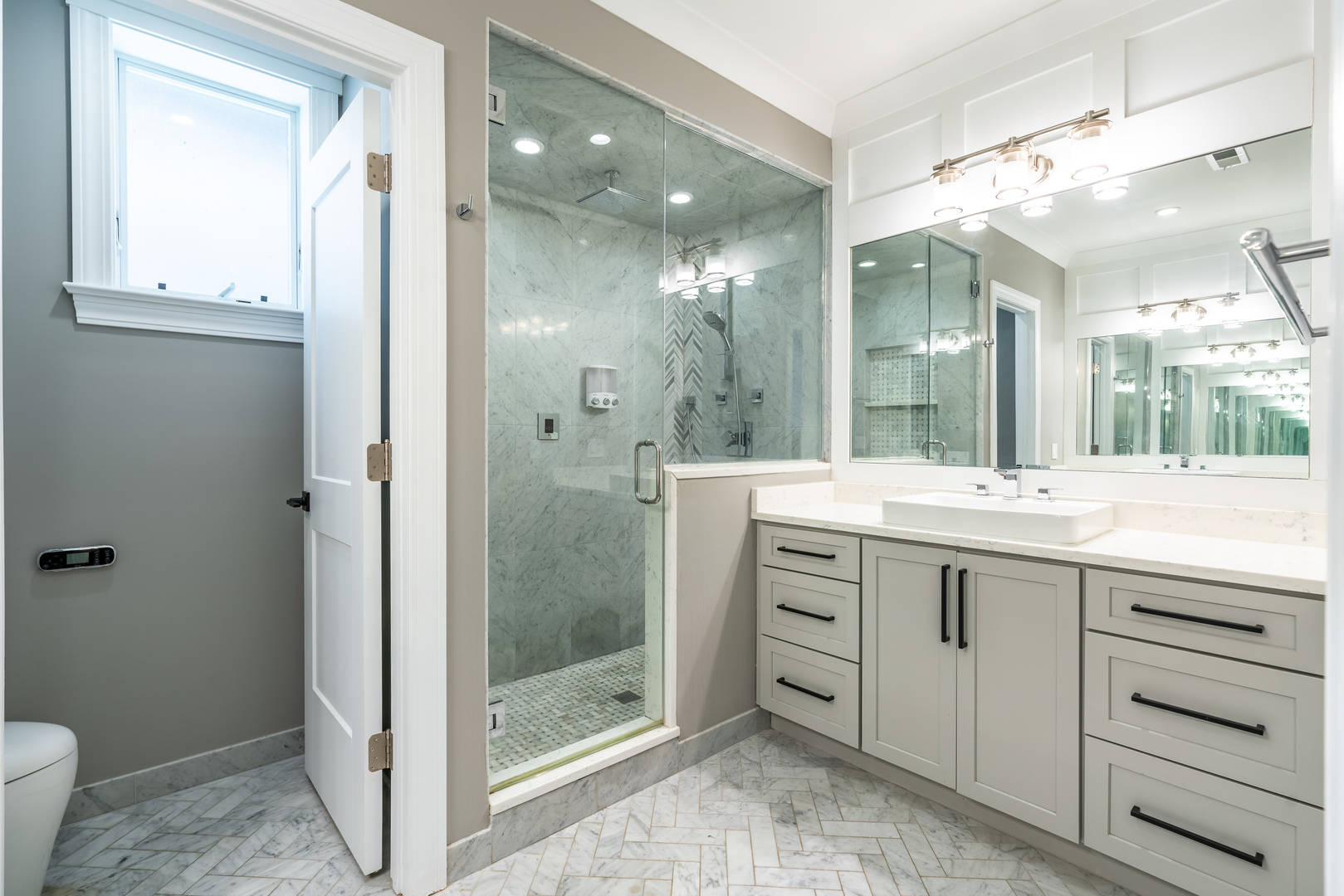 729 West Barry Avenue Chicago IL 60657