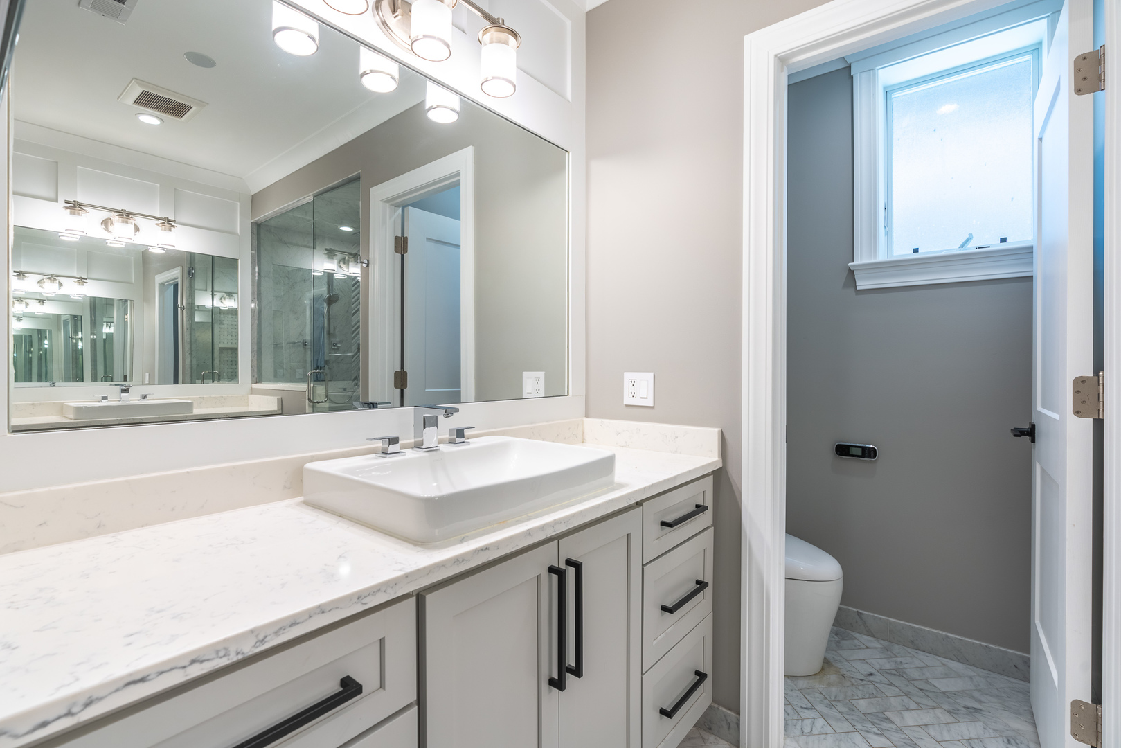 729 West Barry Avenue Chicago IL 60657