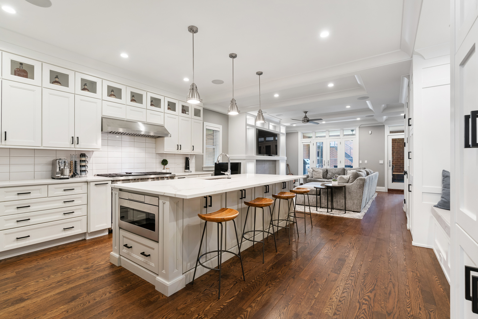 729 West Barry Avenue Chicago IL 60657