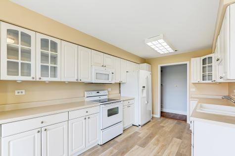 701 Lake Hinsdale Drive Willowbrook IL 60527