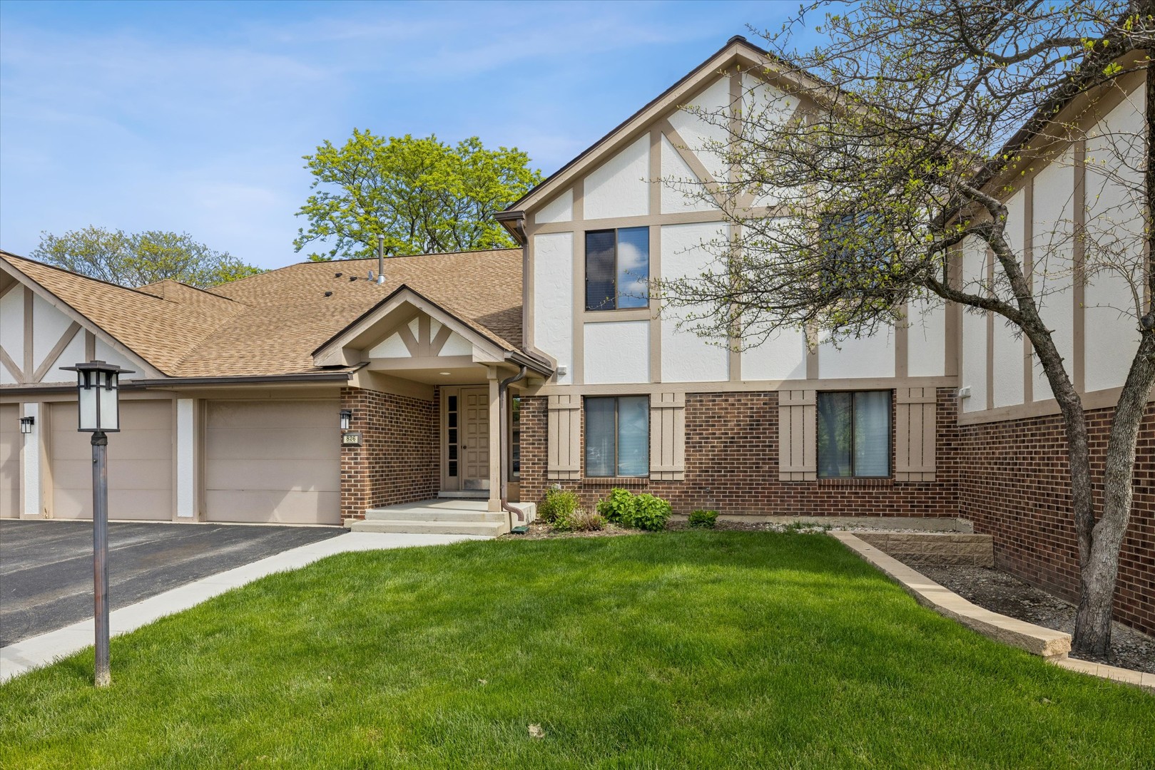 826 Thornton Court Schaumburg IL 60193