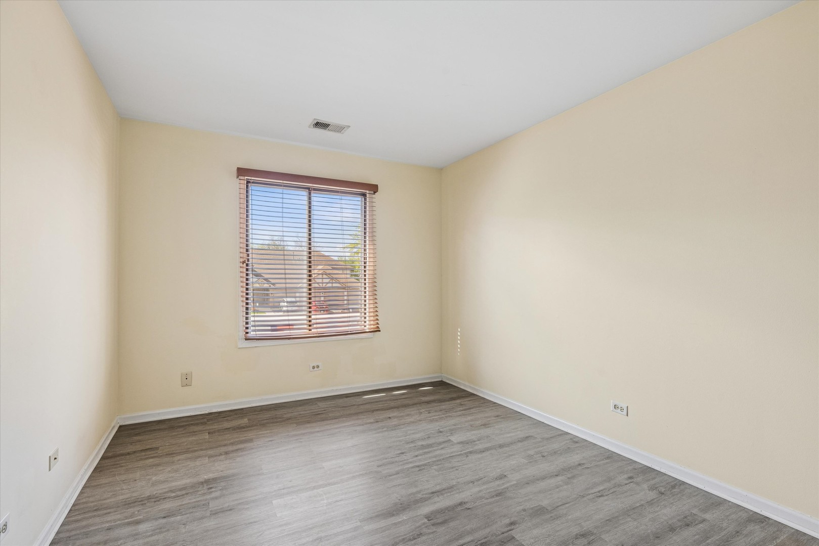 826 Thornton Court Schaumburg IL 60193