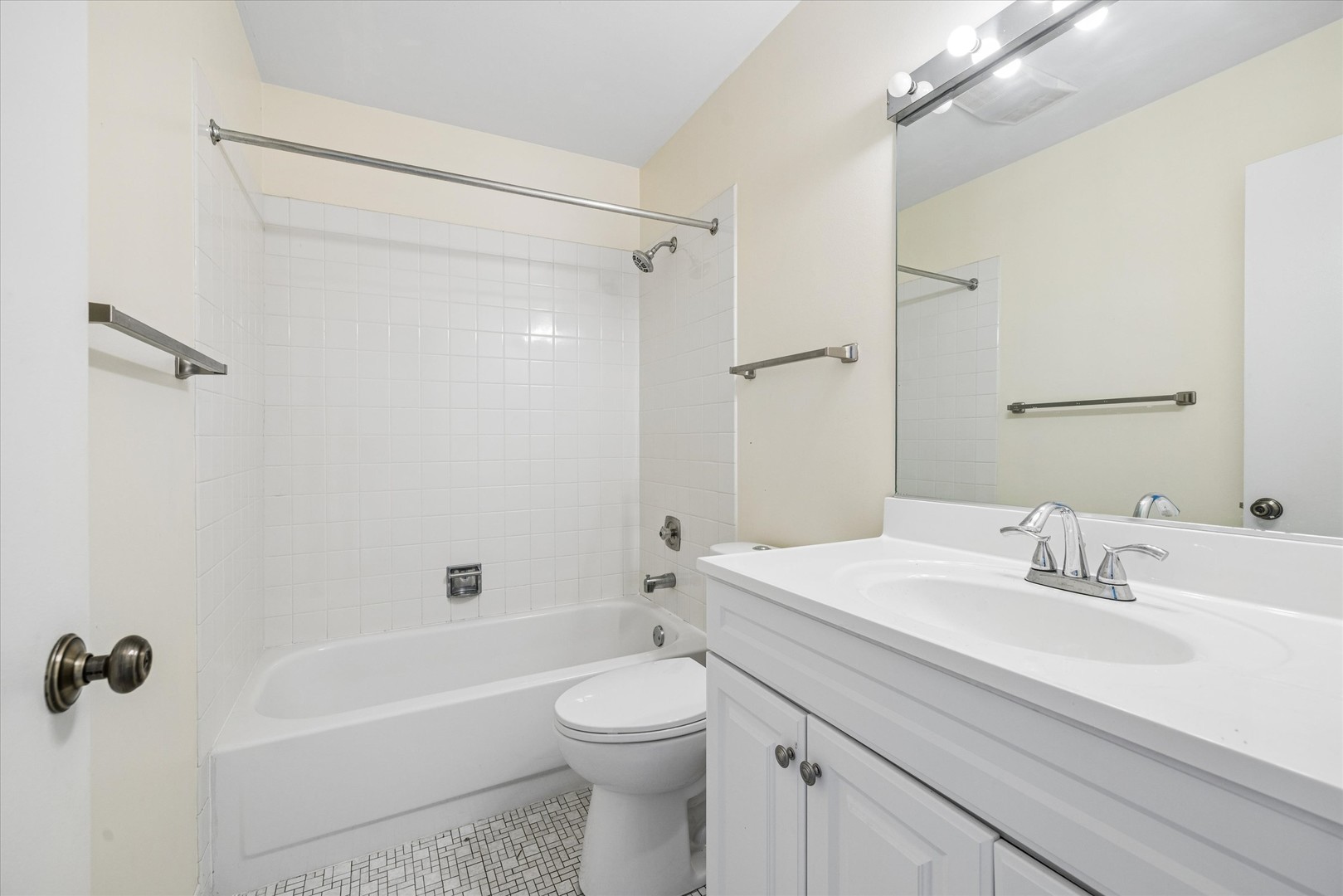 826 Thornton Court Schaumburg IL 60193