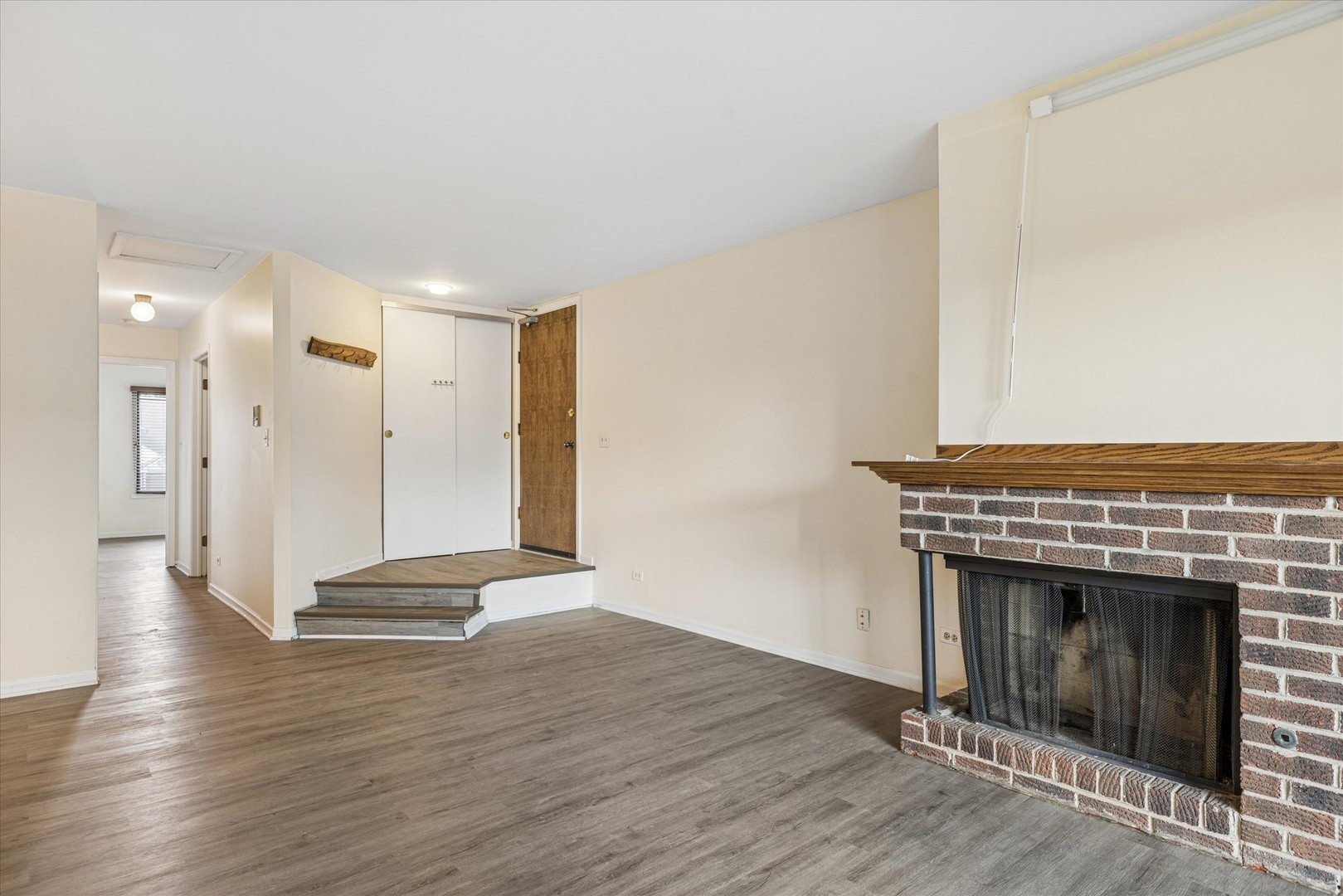 826 Thornton Court Schaumburg IL 60193