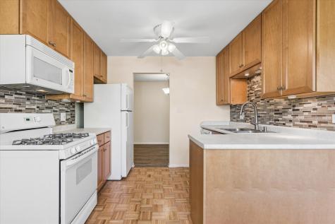 826 Thornton Court Schaumburg IL 60193