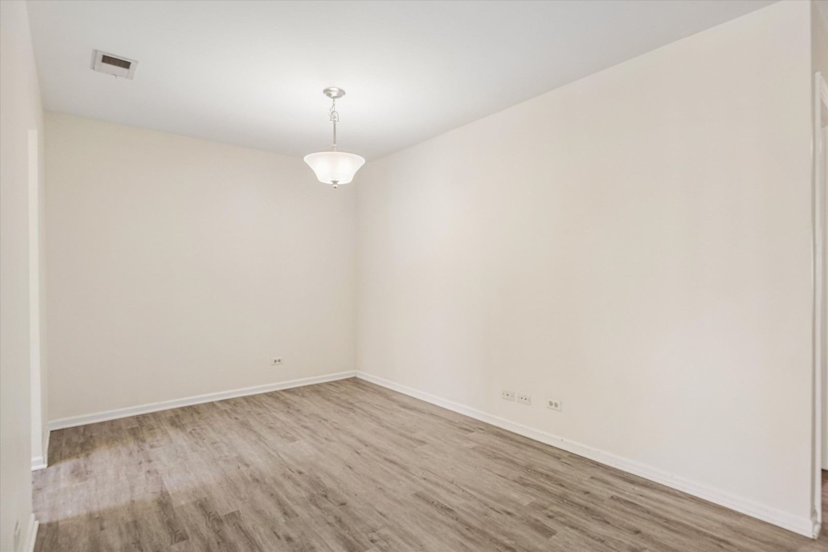 826 Thornton Court Schaumburg IL 60193