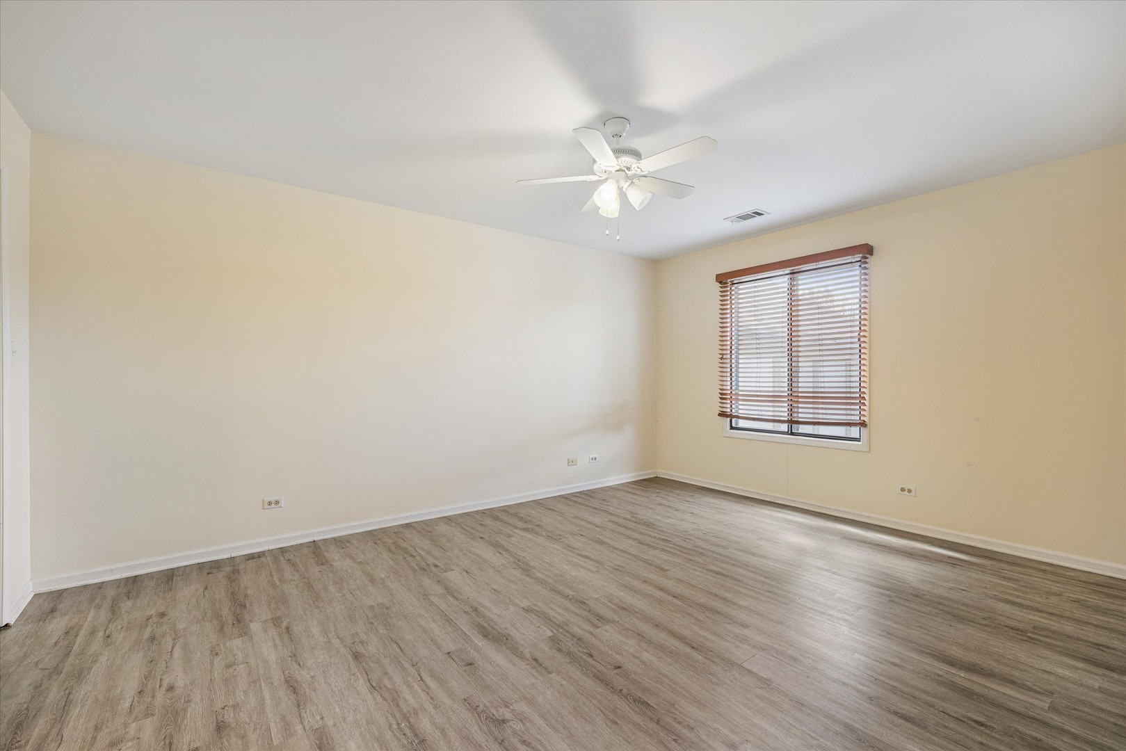 826 Thornton Court Schaumburg IL 60193