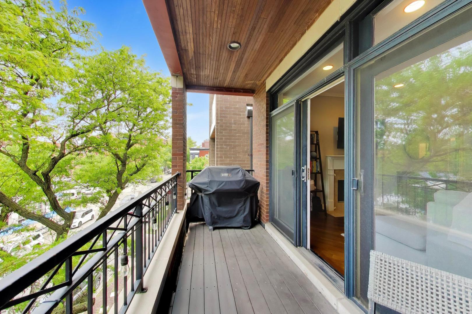 2912 North Sheffield Avenue Chicago IL 60657