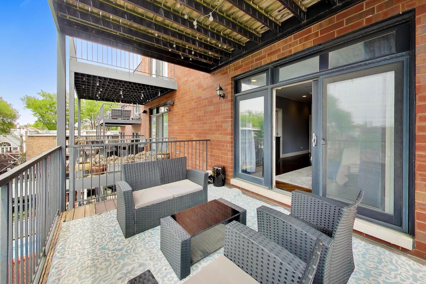 2912 North Sheffield Avenue Chicago IL 60657