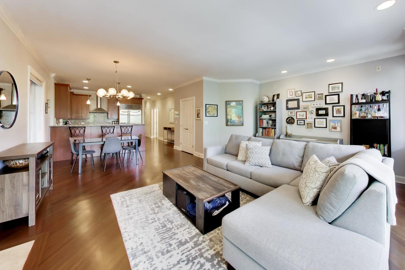 2912 North Sheffield Avenue Chicago IL 60657