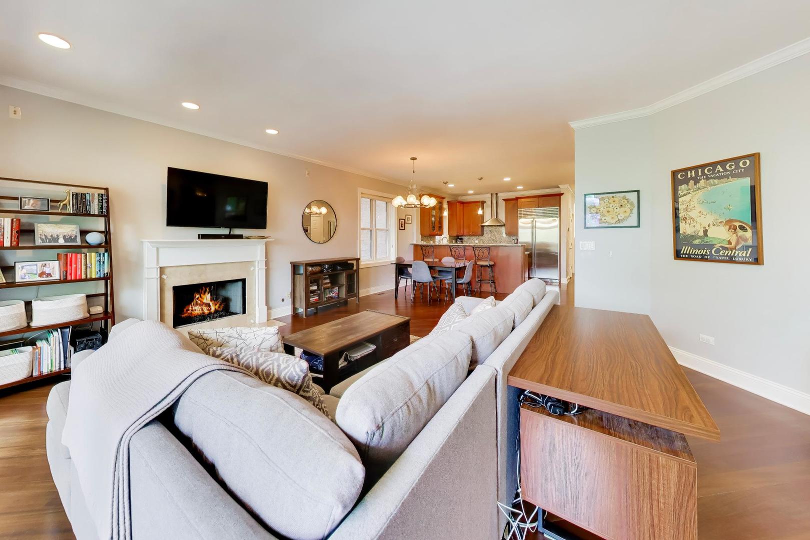 2912 North Sheffield Avenue Chicago IL 60657