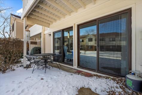 1052 Southbury Lane Wheeling IL 60090