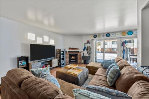 1052 Southbury Lane Wheeling IL 60090