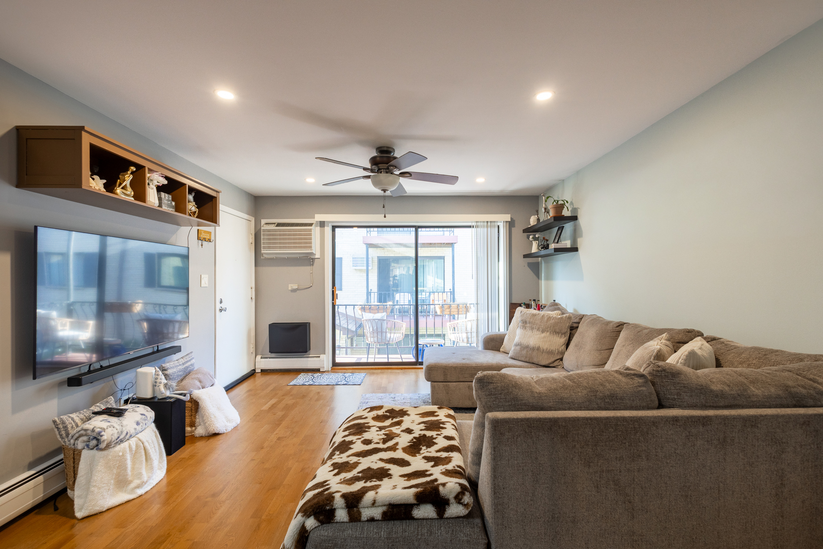 5155 North East River Road Chicago IL 60656