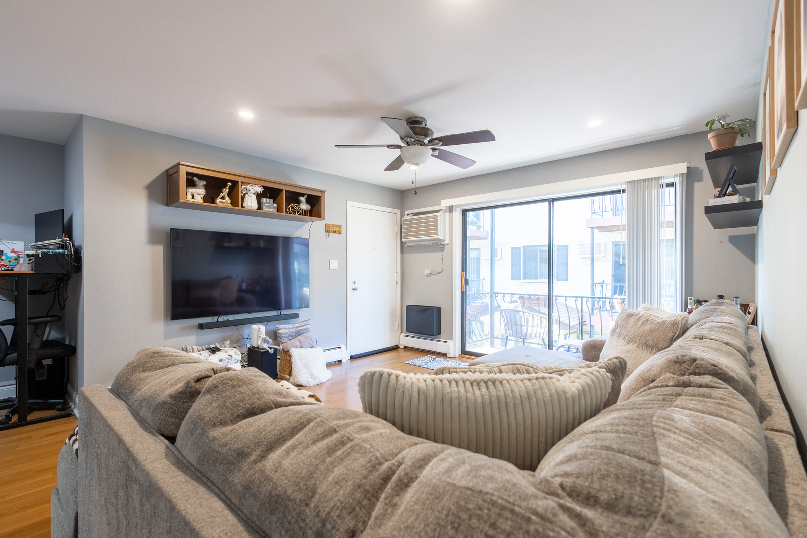 5155 North East River Road Chicago IL 60656