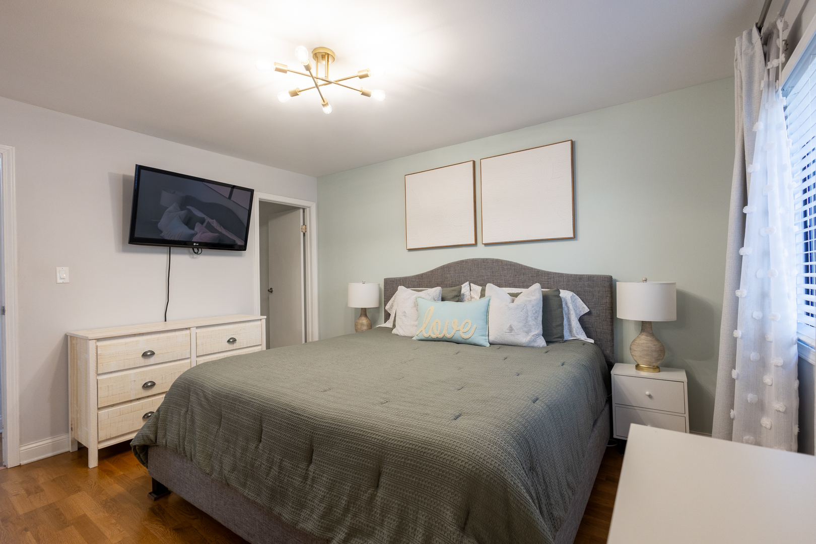 5155 North East River Road Chicago IL 60656