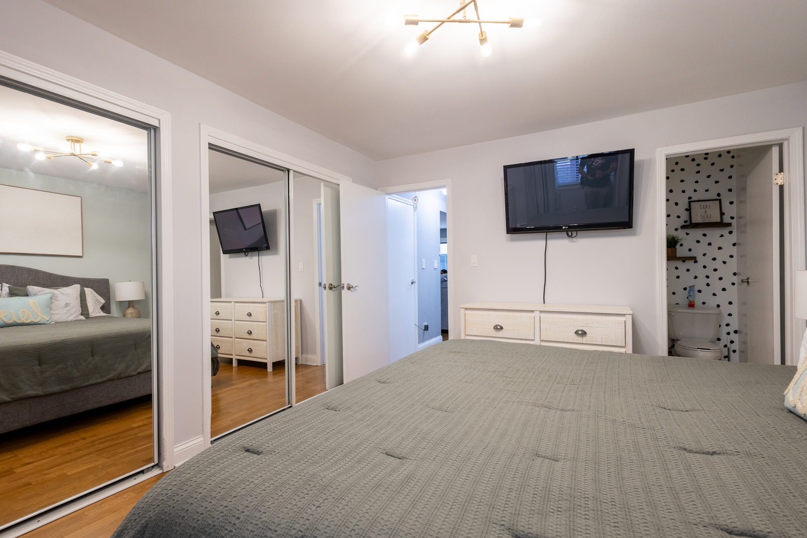 5155 North East River Road Chicago IL 60656