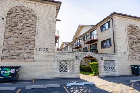 5155 North East River Road Chicago IL 60656