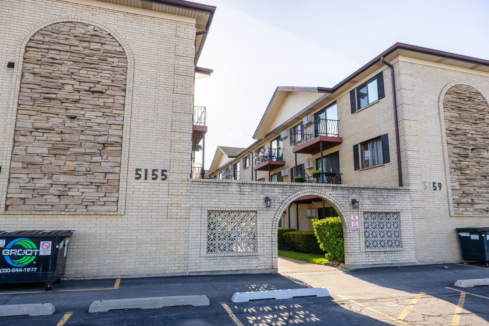 5155 North East River Road Chicago IL 60656