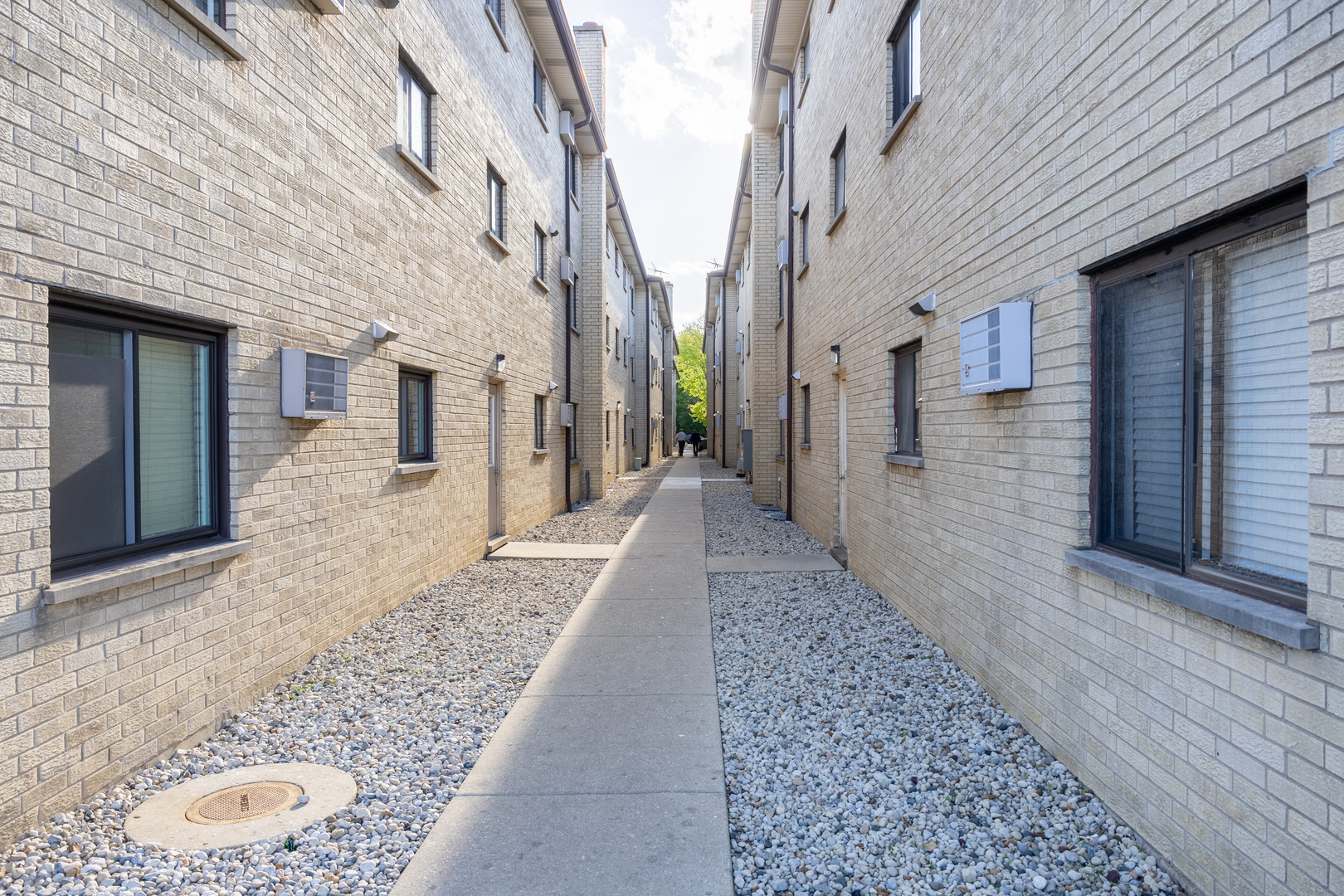 5155 North East River Road Chicago IL 60656