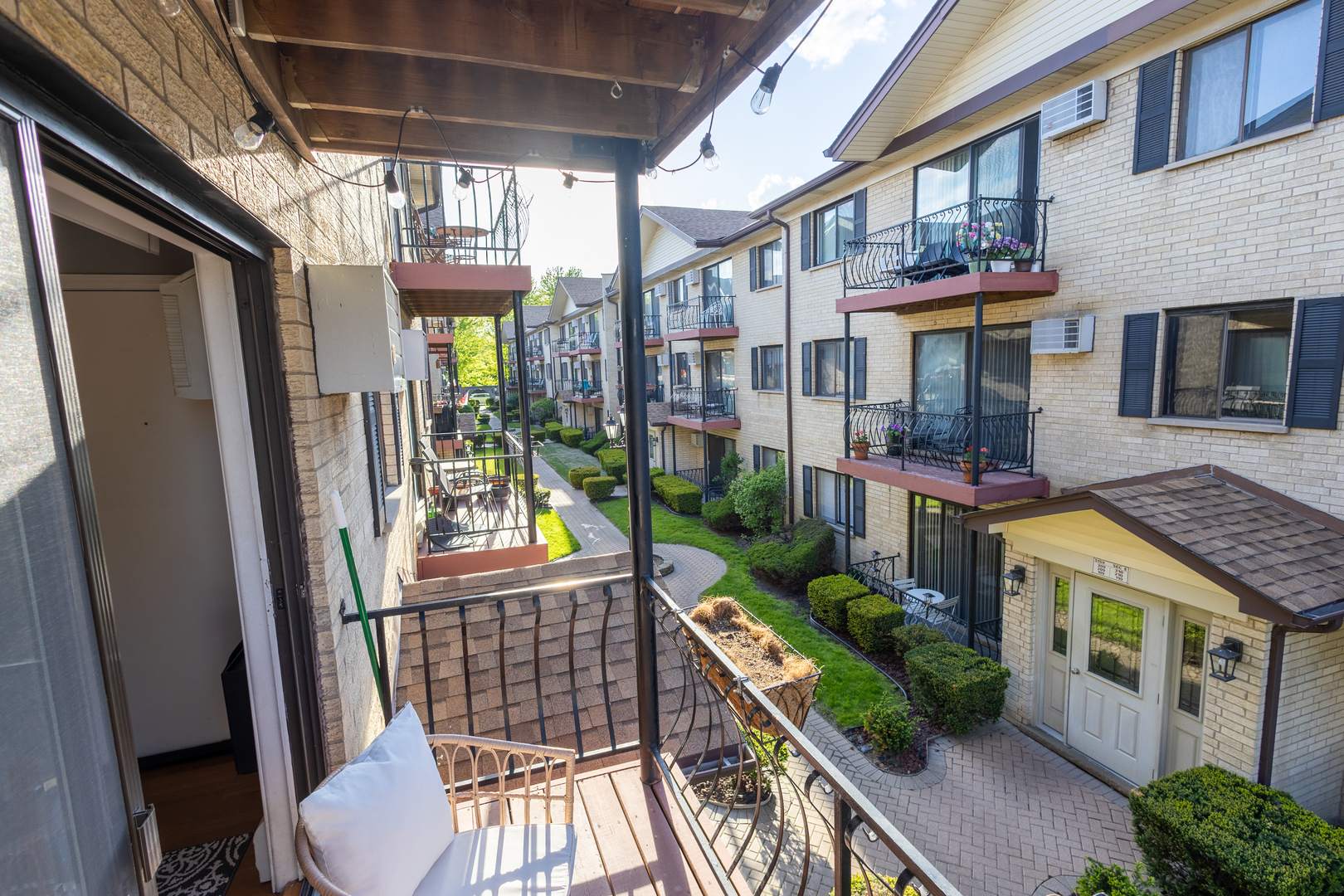 5155 North East River Road Chicago IL 60656