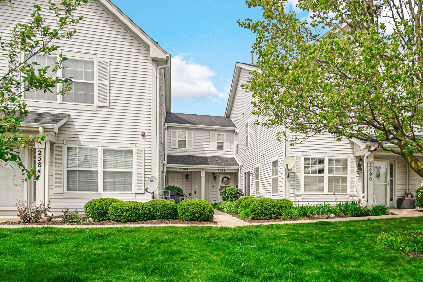 2588 Dickens Court Aurora IL 60503