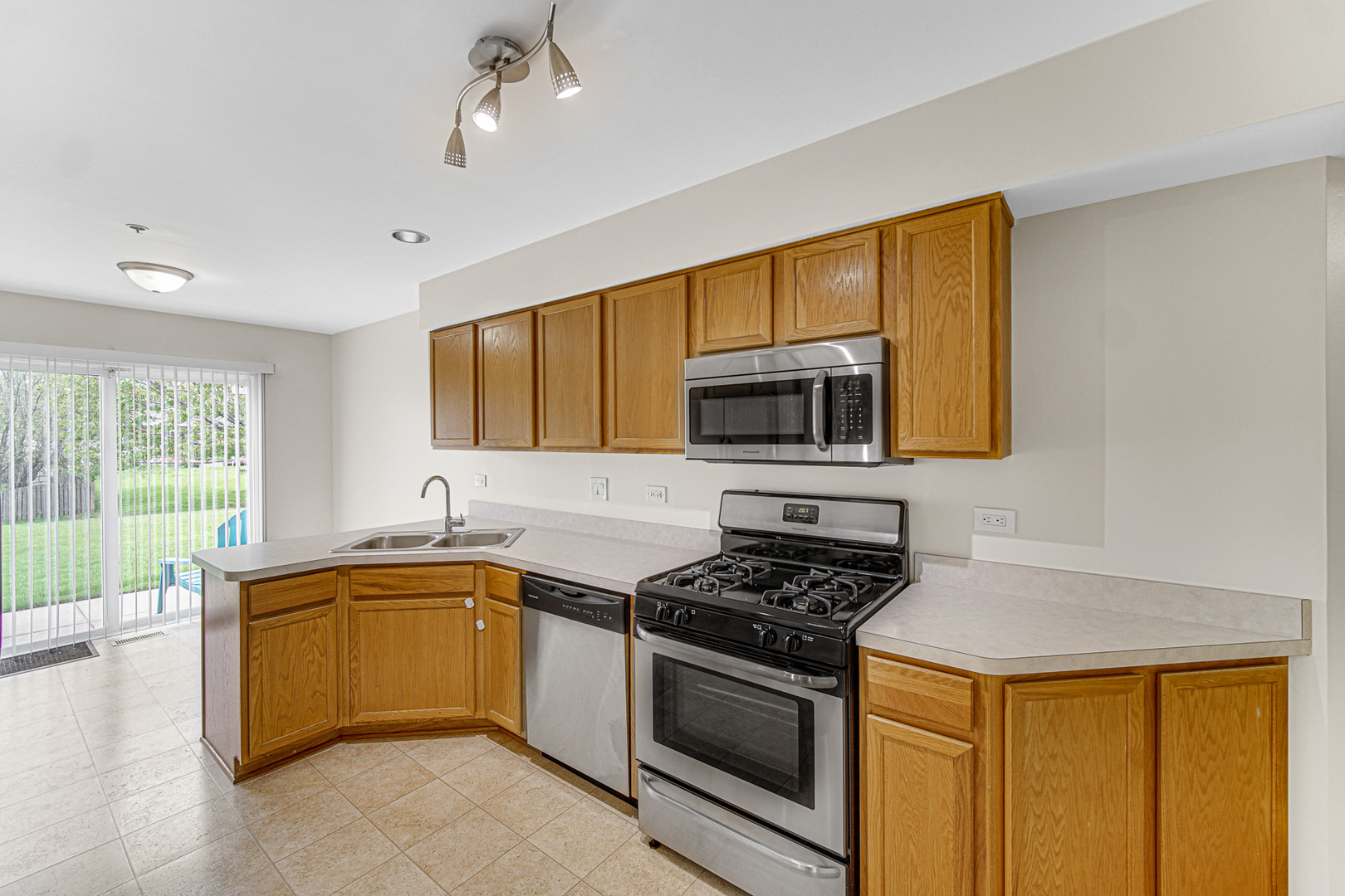 2588 Dickens Court Aurora IL 60503