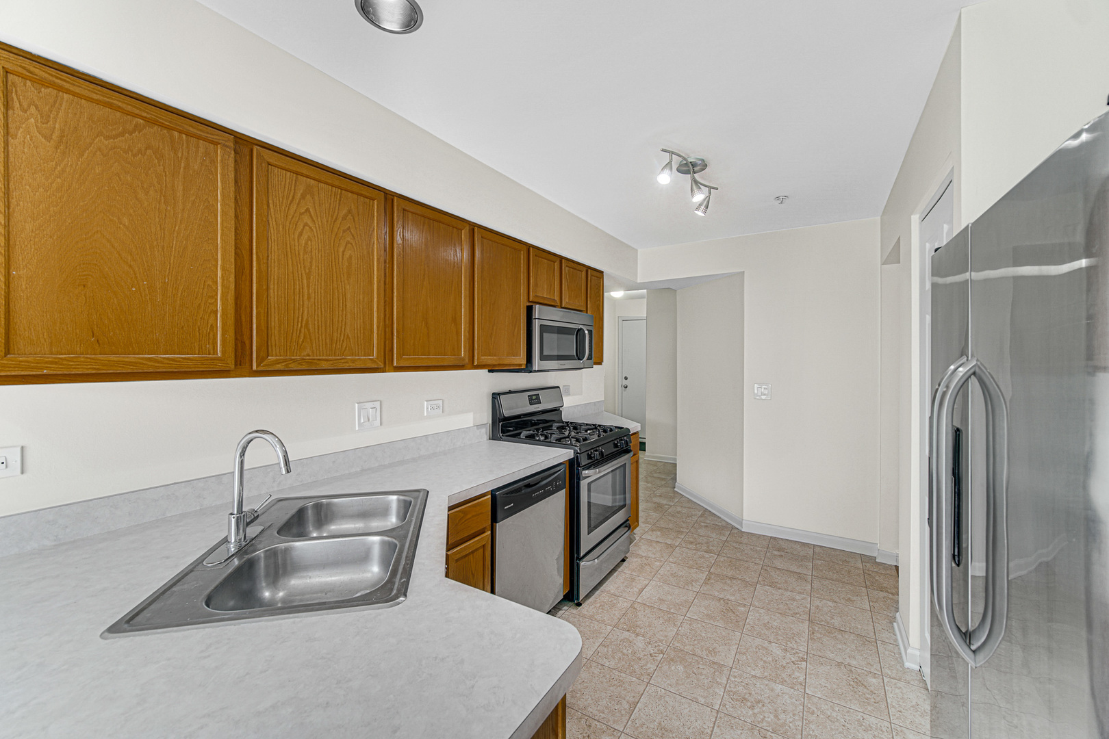 2588 Dickens Court Aurora IL 60503