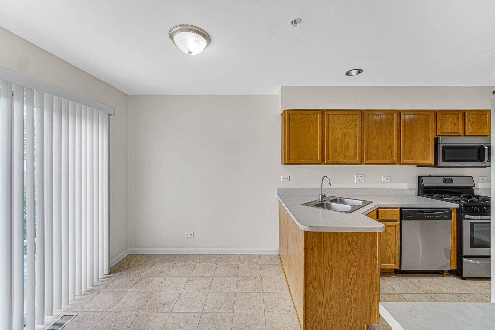 2588 Dickens Court Aurora IL 60503