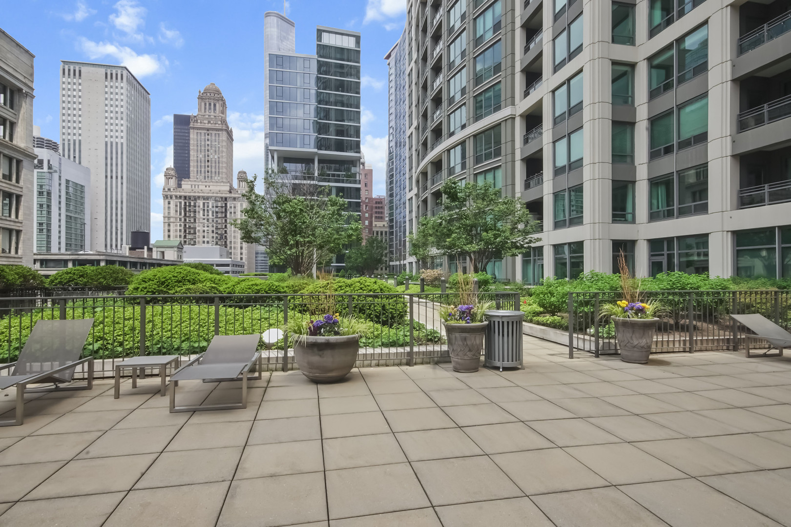 130 North Garland Court Chicago IL 60603