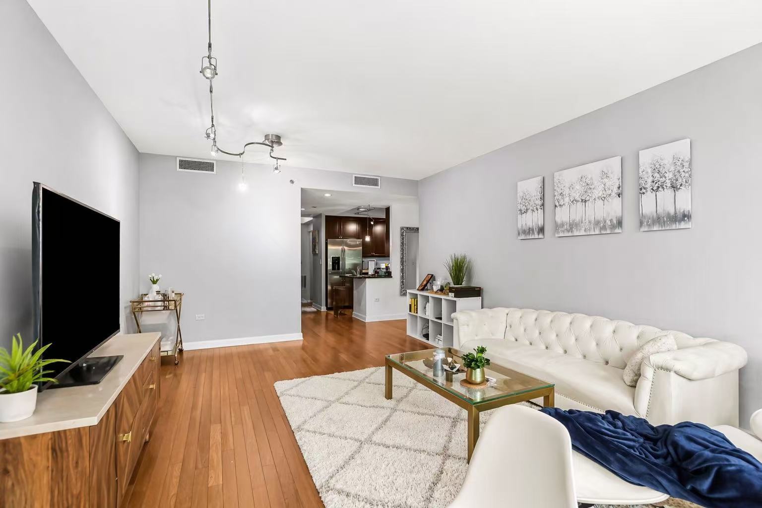 130 North Garland Court Chicago IL 60603