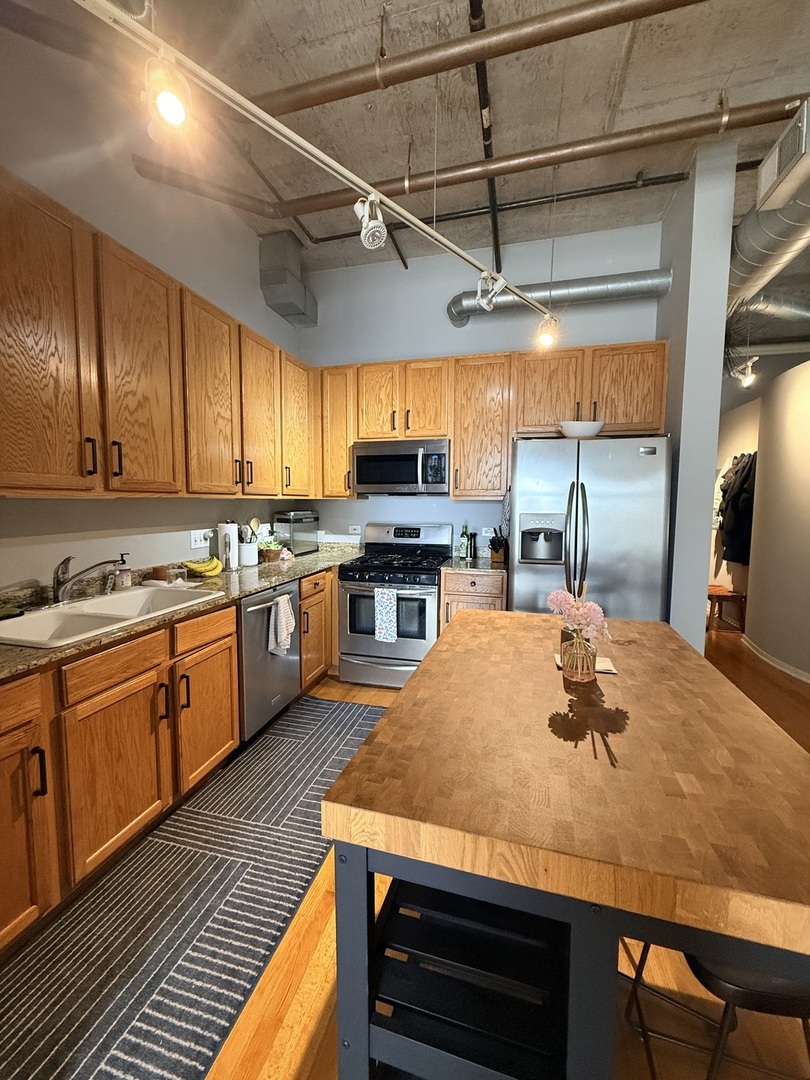 933 West Van Buren Street Chicago IL 60607