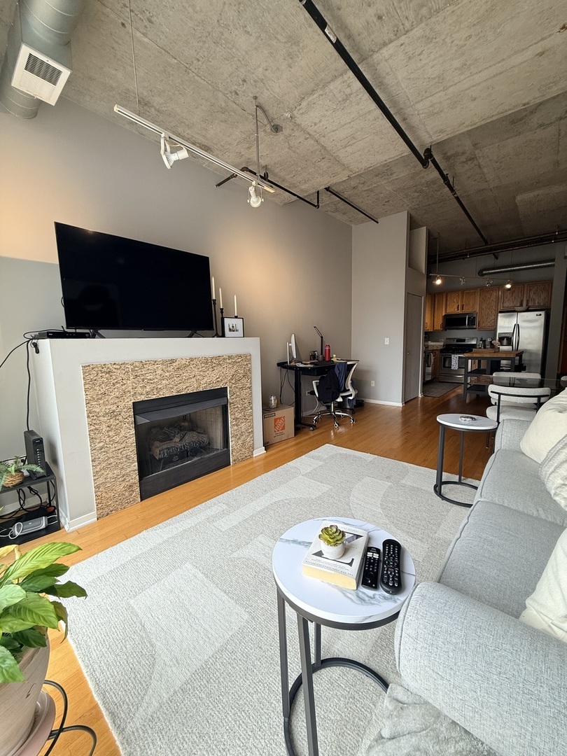 933 West Van Buren Street Chicago IL 60607