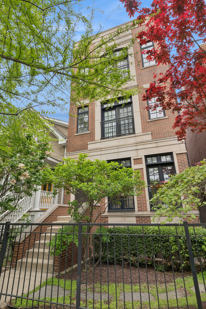 2723 North Dayton Street Chicago IL 60614