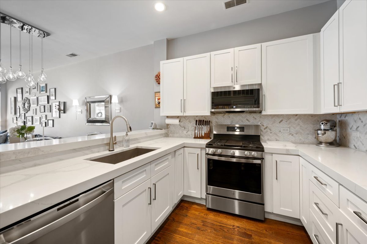 930 North Howe Street Chicago IL 60610