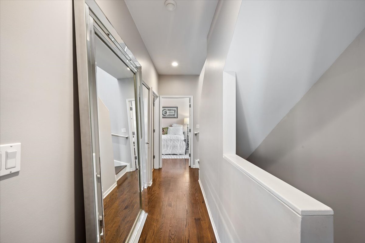 930 North Howe Street Chicago IL 60610