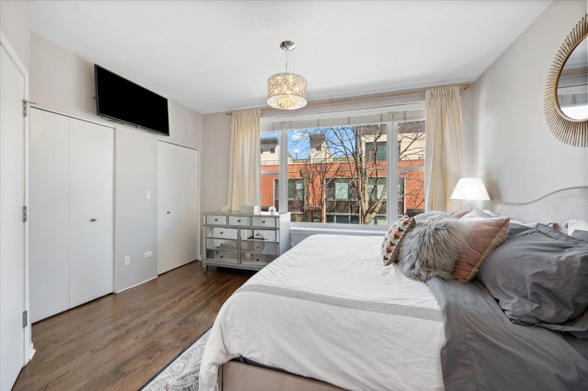 930 North Howe Street Chicago IL 60610